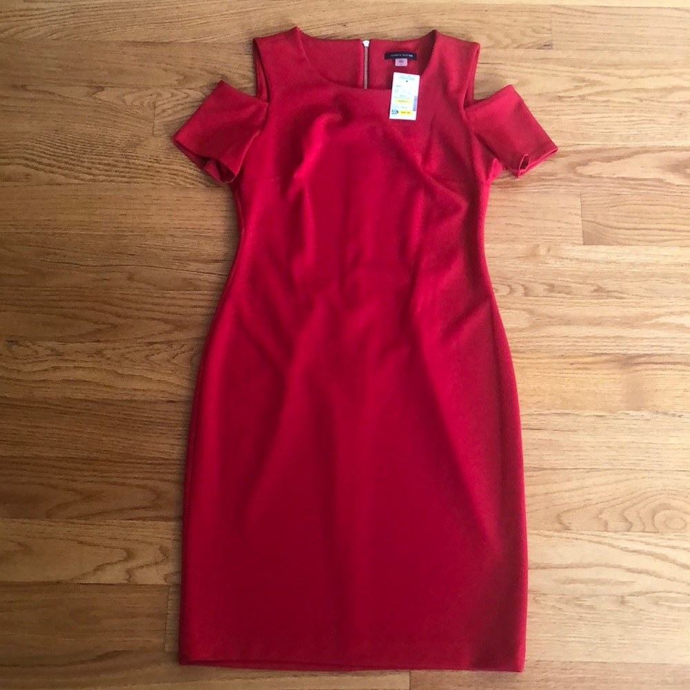 Red dress. Short sleeve cutout.